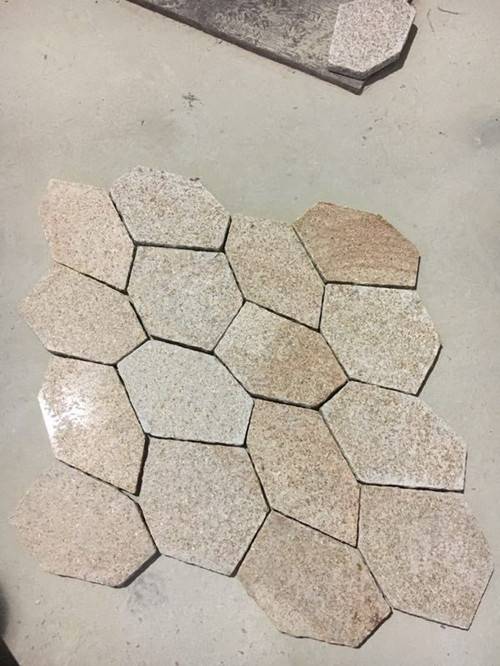 受人青睐的黄锈石冰裂纹石材图片