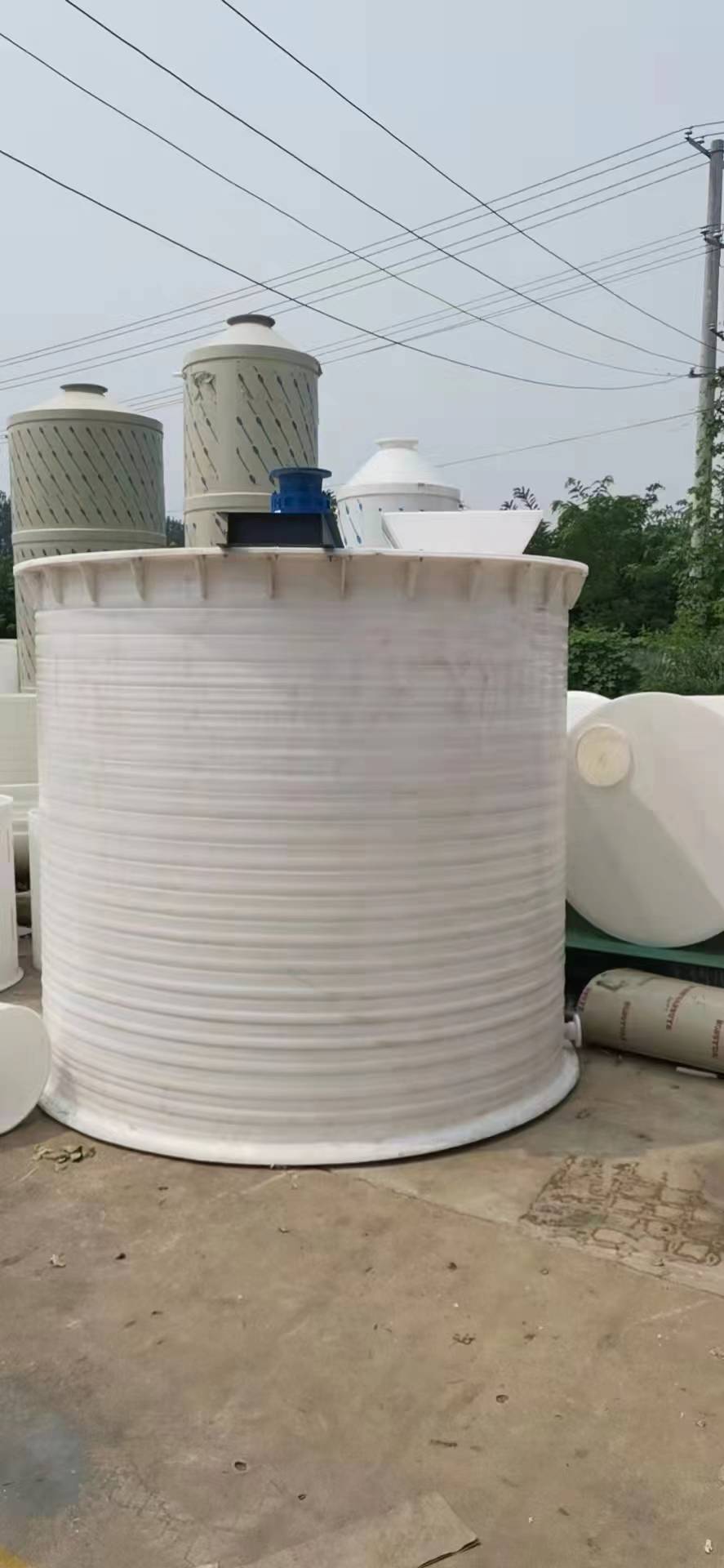 化工储罐缠塑焊接pp储罐液体搅拌反应桶图片