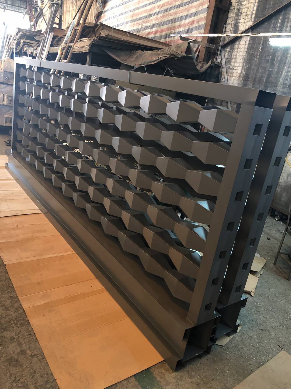 定制新中式园林景墙不锈钢金属山形格栅今年流行中式景墙