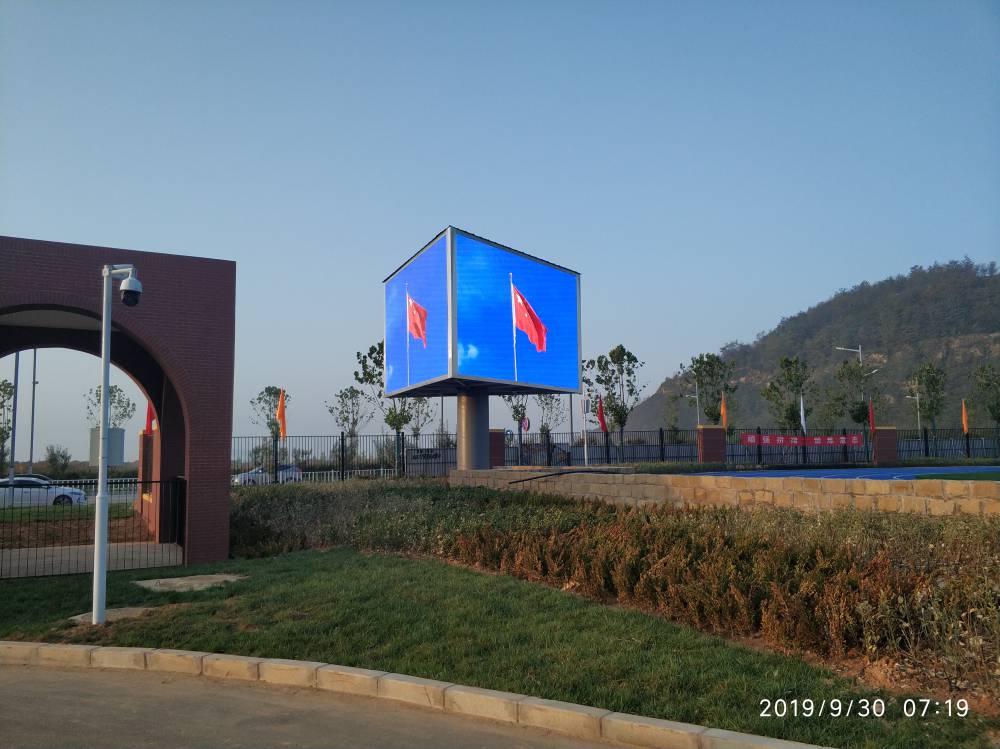 户外立柱全彩显示屏延安立柱三面广告屏延安学校led显示屏钧鼎电子