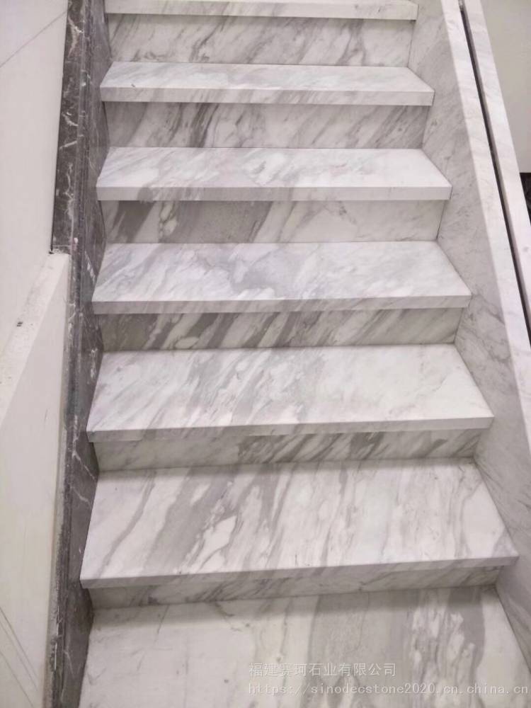 室内大理石楼梯踏步可与玻璃,铁艺,木艺等一系列材质搭配使用