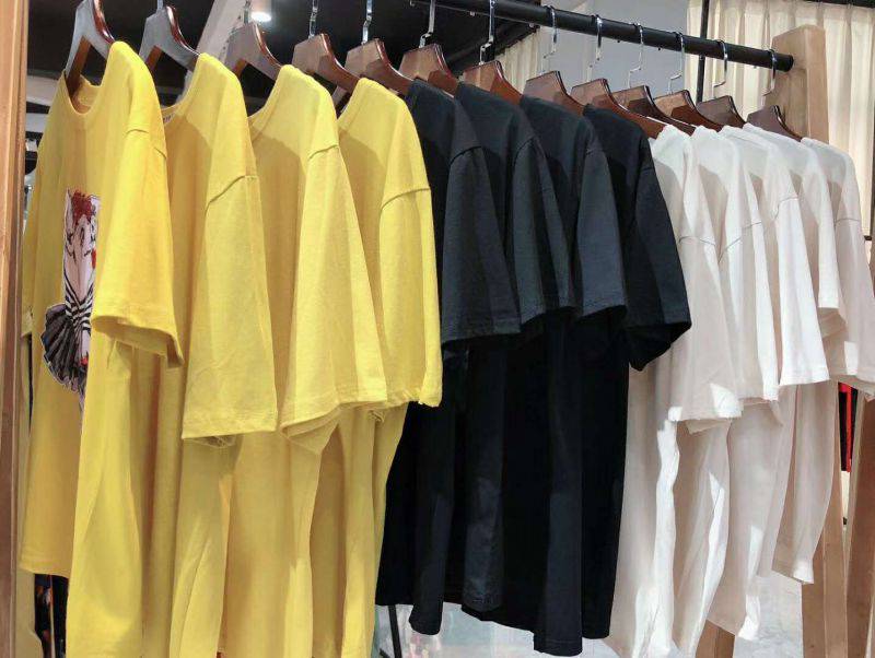 浙江衢州积压女式t恤服装处理外贸尾货服装女式短袖一元一件地摊货500