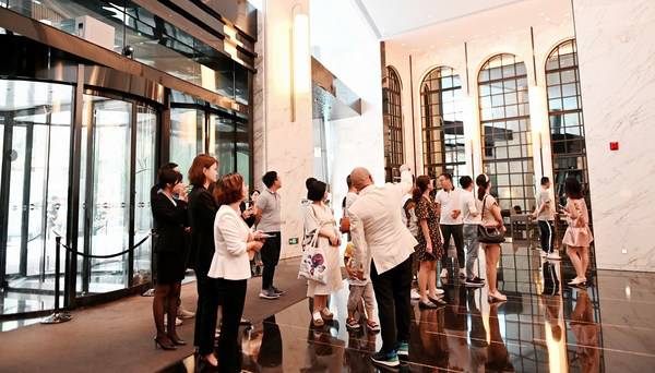 参观一楼迎宾堂