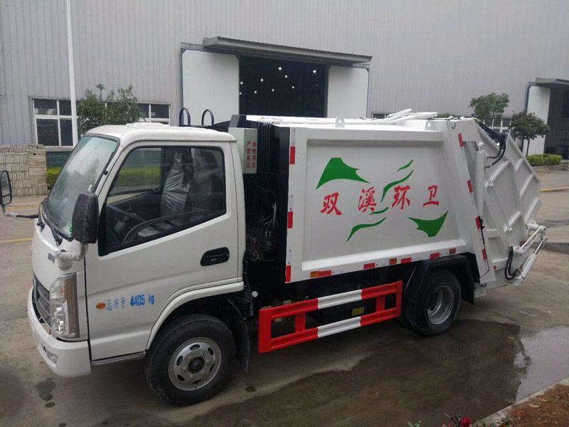 陇南挂桶后装压缩式垃圾车协力同创