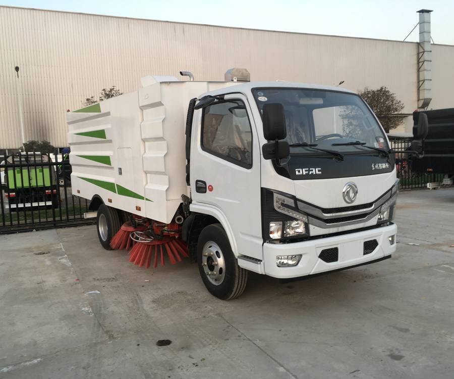 扫路车