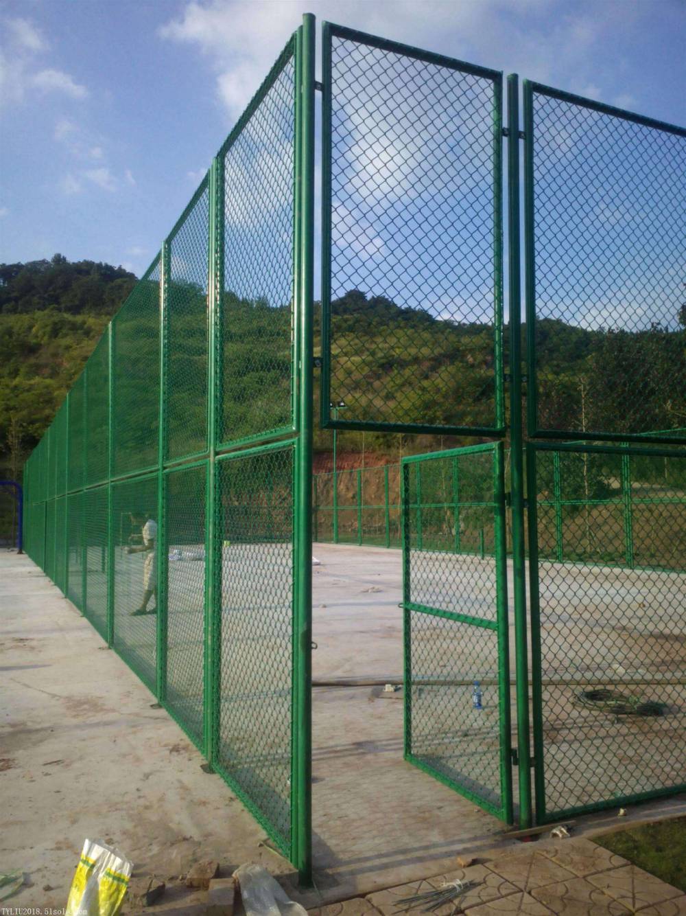桂林七星楼顶栅栏菱形铁丝网4米口字型球场围网篮球场学校操场网球场