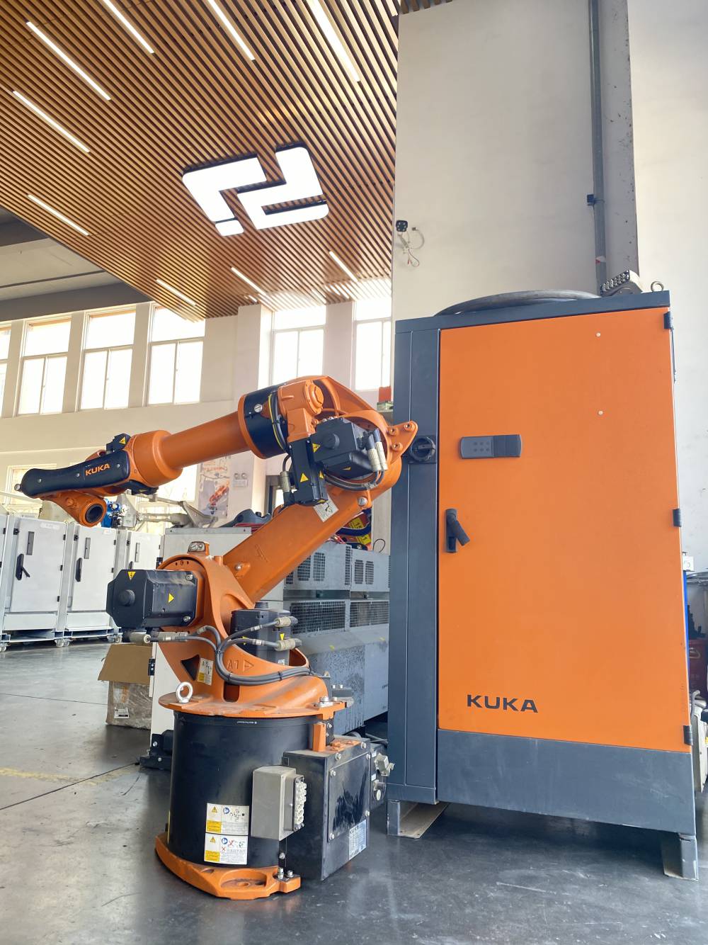 库卡机器人kr16l8负载8公斤臂展2米激光焊接切割机器人