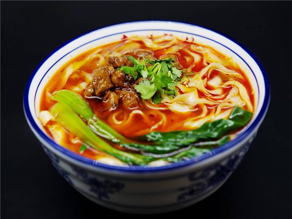 鸡汤刀削面有三种口味的鸡汤刀削面技术培训,包括鸡汤的,素臊子干拌