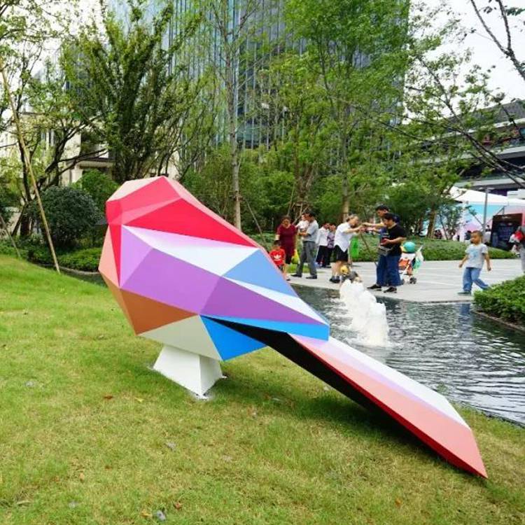 不锈钢抽象小鸟雕塑切面几何鸟类动物公园商场装饰摆件