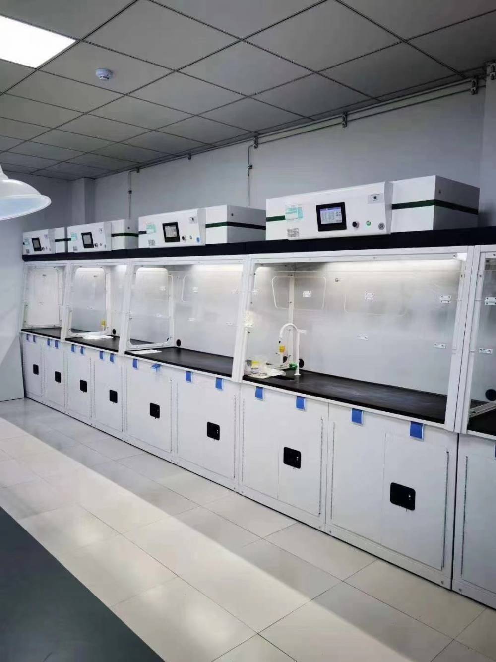 友亿斯升级通风柜药品柜为净气型