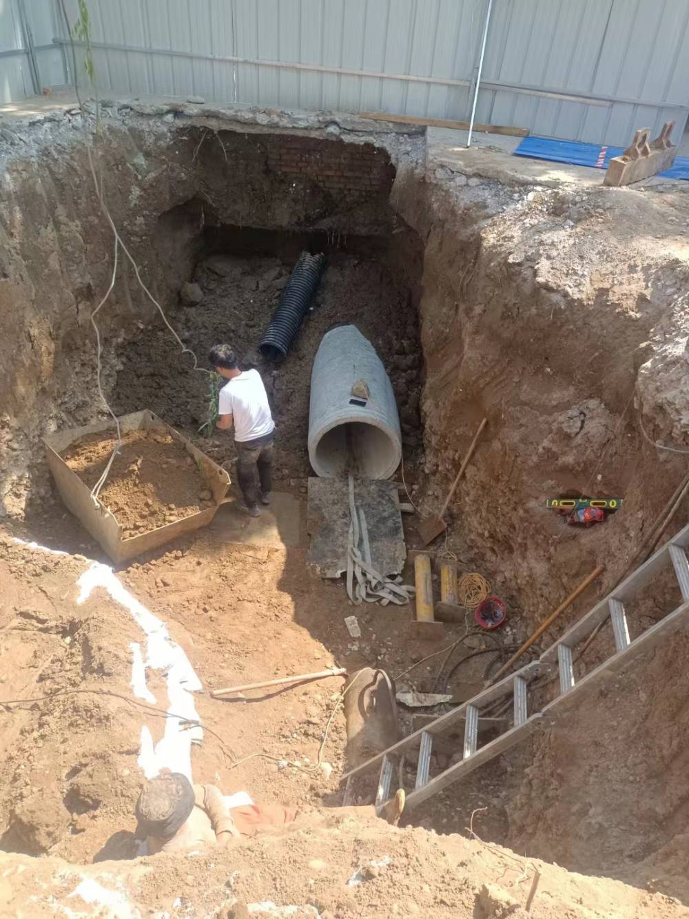 中水六局获得顶管钢套管内穿钢管的运送支架专利施工办法简略方便、成本低