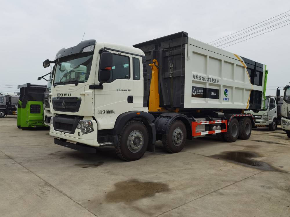 大型重型全密封式建筑垃圾转运车重汽豪沃建筑垃圾清运车