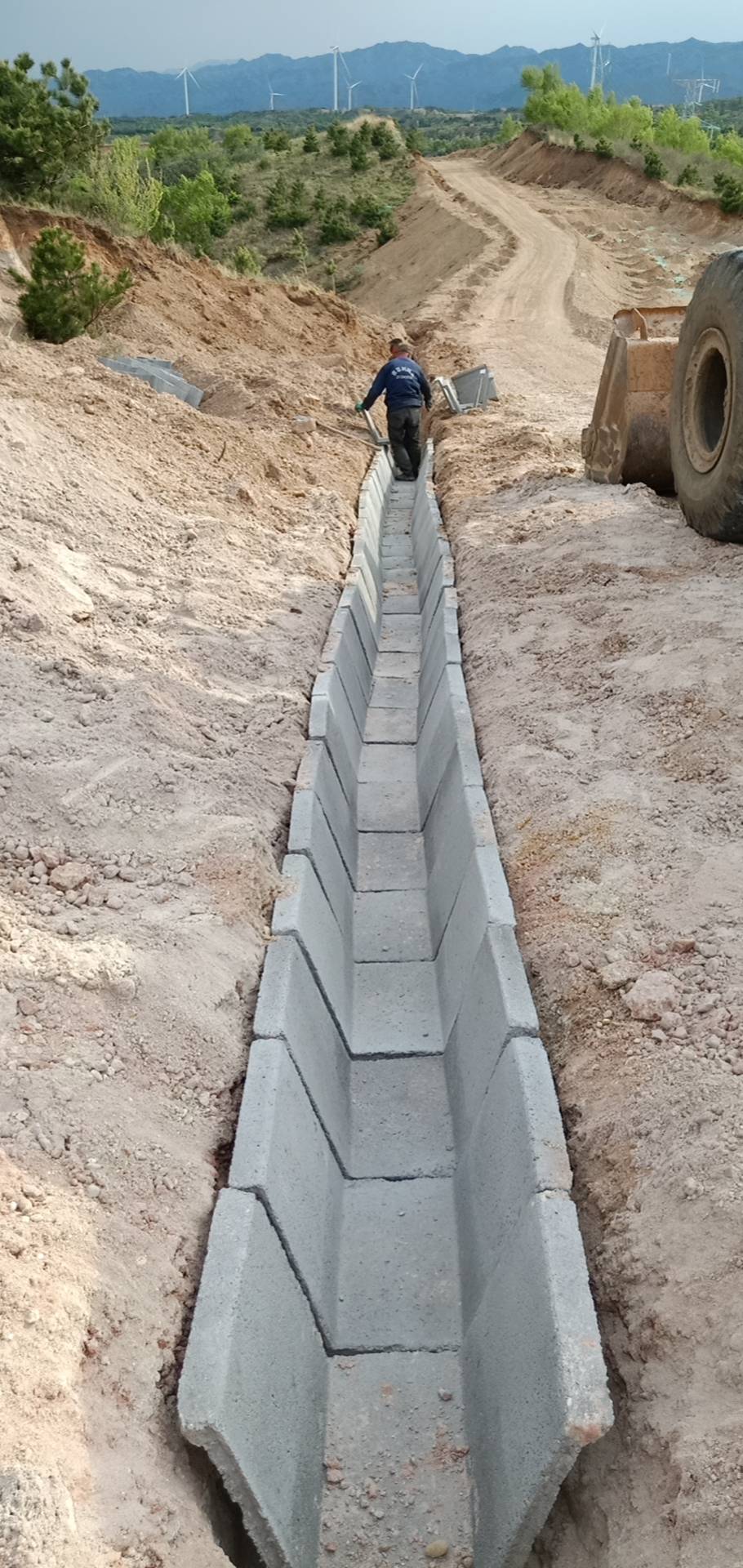 河北滑雪中心预制排水沟,4030u型槽和漏水盖板哪里卖