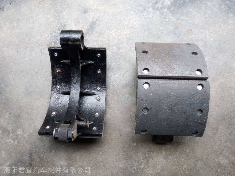 供应东风多利卡d8刹车片前后制动蹄片摩擦片刹车皮总成配件专卖图片
