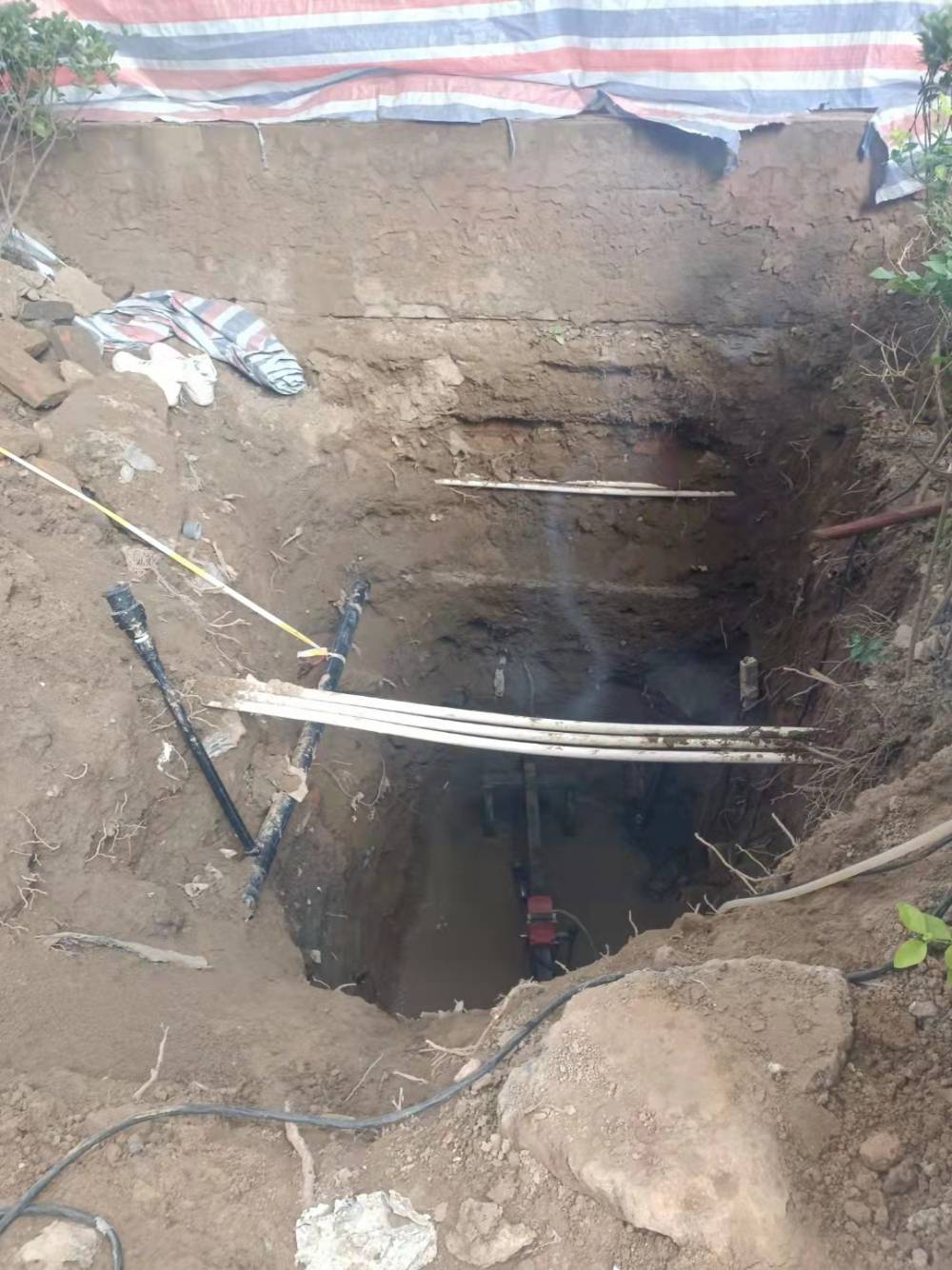 已标价工程量清单中没有适用也没有类似于变更工程建设项目的应由（）根据变更工程资料、计量规则和计价办法、工程建设价格管理机构发布的信息价格和承包人报价浮动率提出变更工程