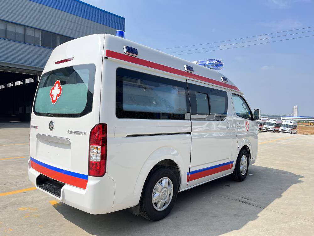 福田g7短轴监护型救护车带负压车型小巧经济