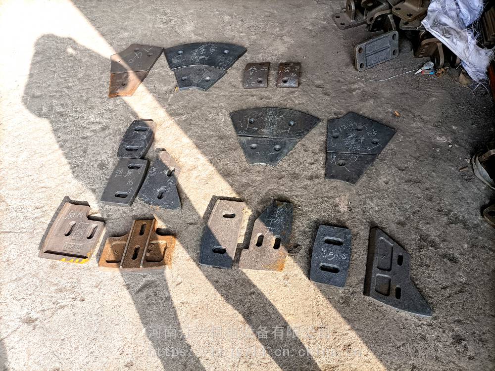 js500搅拌机配件衬板搅拌臂叶片齿轮减速机提升机电箱河南江一机电