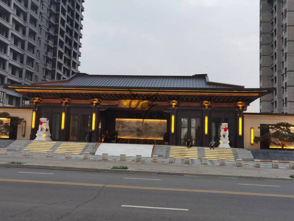 它是在中国文化***全球的现今时代下,中式元素与现代材质的巧妙兼柔