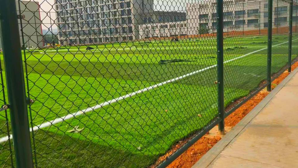 体育场围网施工承接各种球场围网贺州4米高篮球球场围网