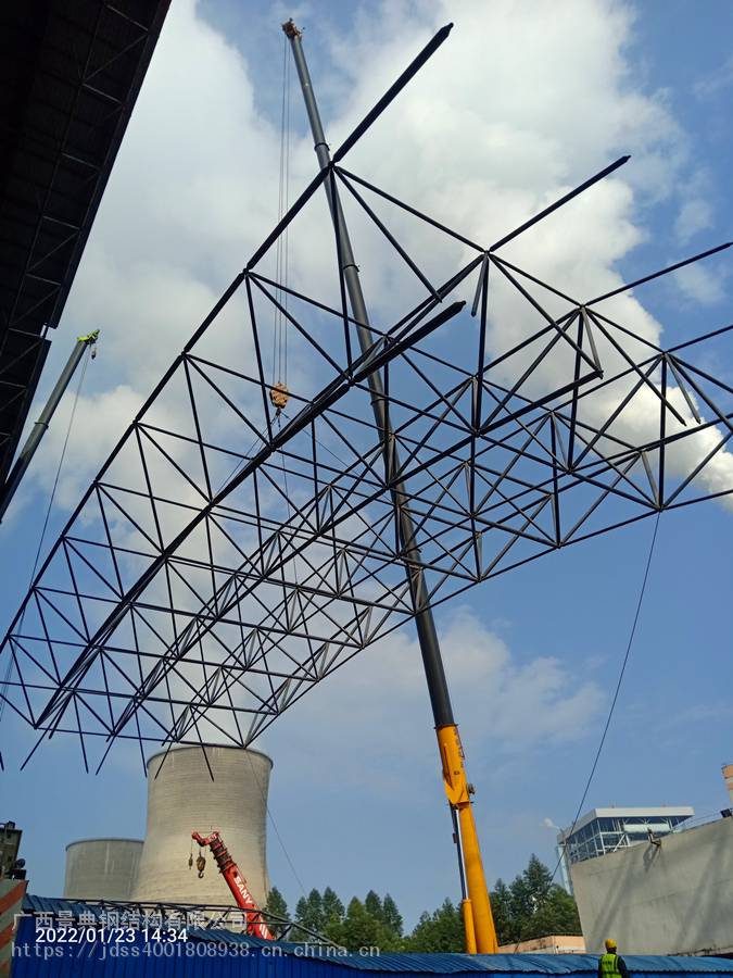 百矿发电厂煤场干煤棚项目大跨度网架吊装合拢顺利完成