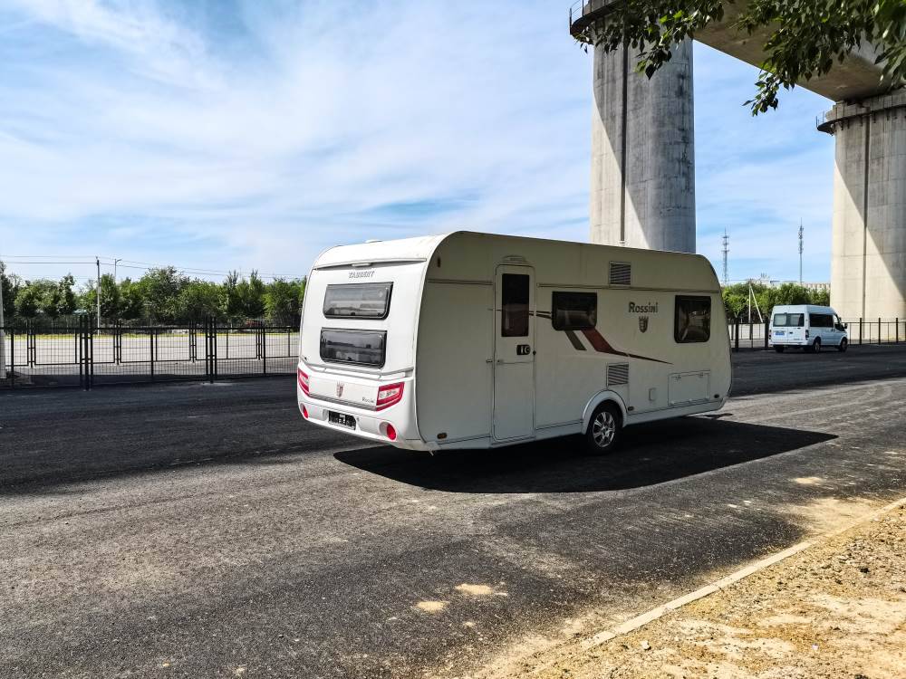 欧洲进口a型中规公路拖挂房车德国进口a型拖挂式房车特比特罗西尼490