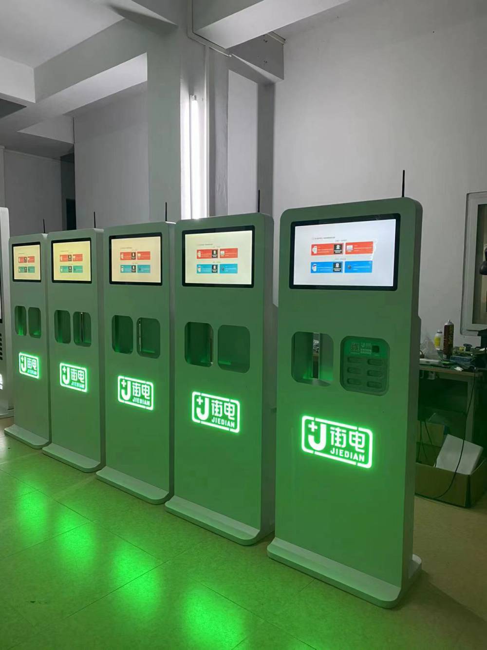 huwei虎威街电共享充电宝机柜机箱广告机22寸32寸42寸