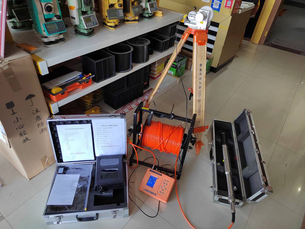用于检测孔底沉渣的钻孔灌注桩孔径检测系统的配套仪器,采用特制的微