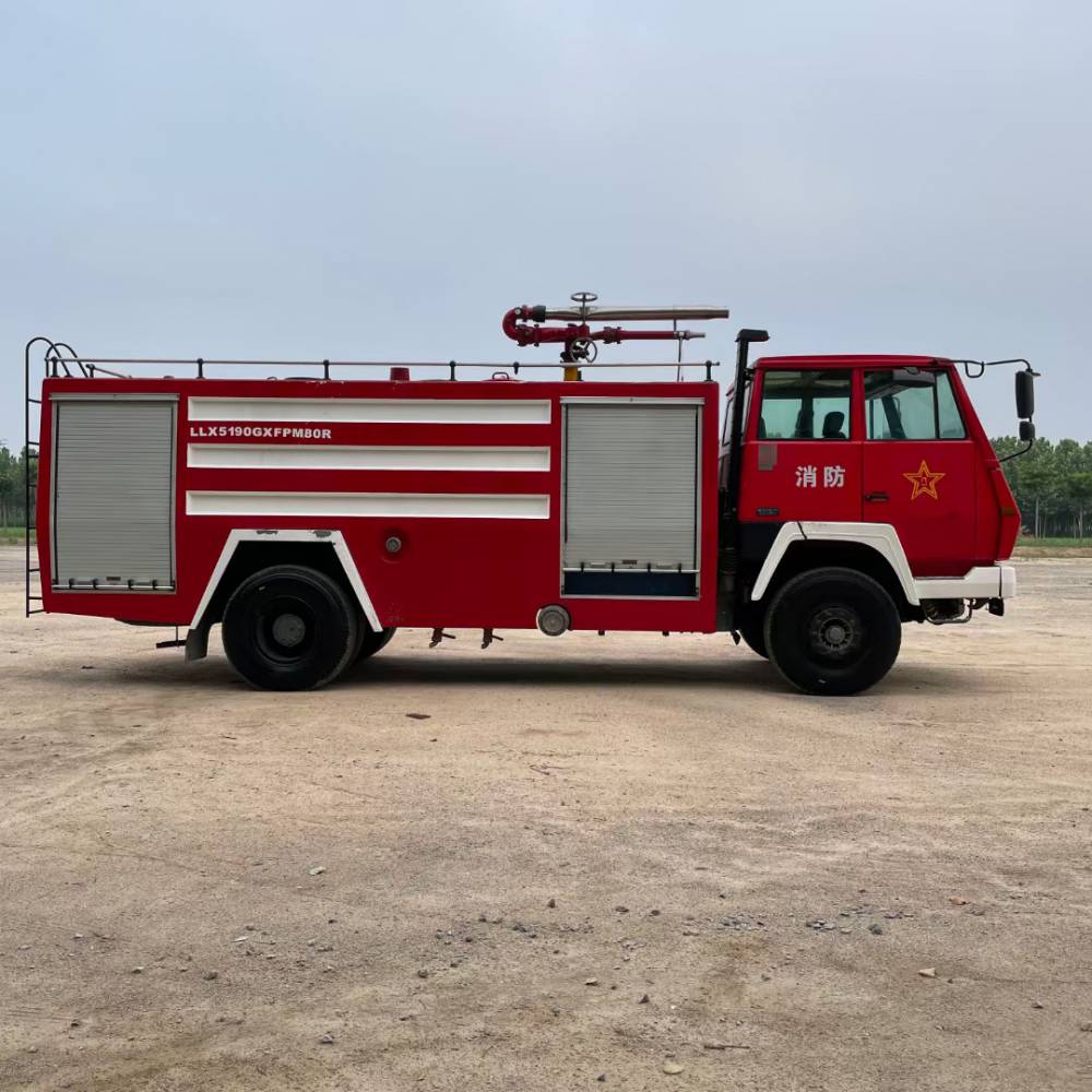 东风小型消防车民用消防灭火车大量退役消防车验车付款