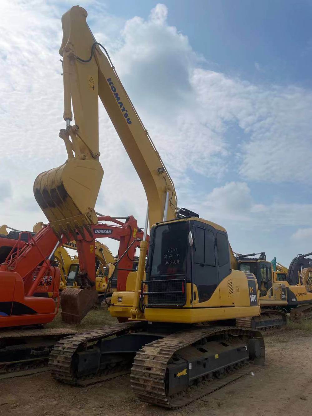 急转二手挖掘机进口小松160小松二手挖掘机手续两年全国免费配送急