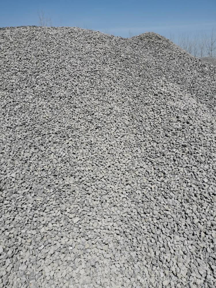 玄武岩碎石混凝土搅拌站石子玄武岩普料生产厂家电话