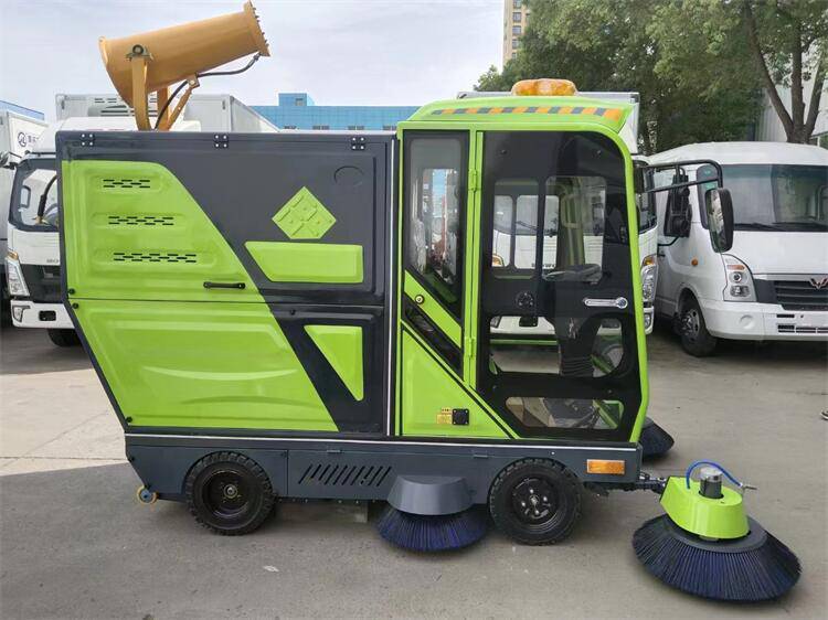 首页>汽摩及配件>专用汽车>道路清扫车>大扫把扫地车东风天锦吸尘车