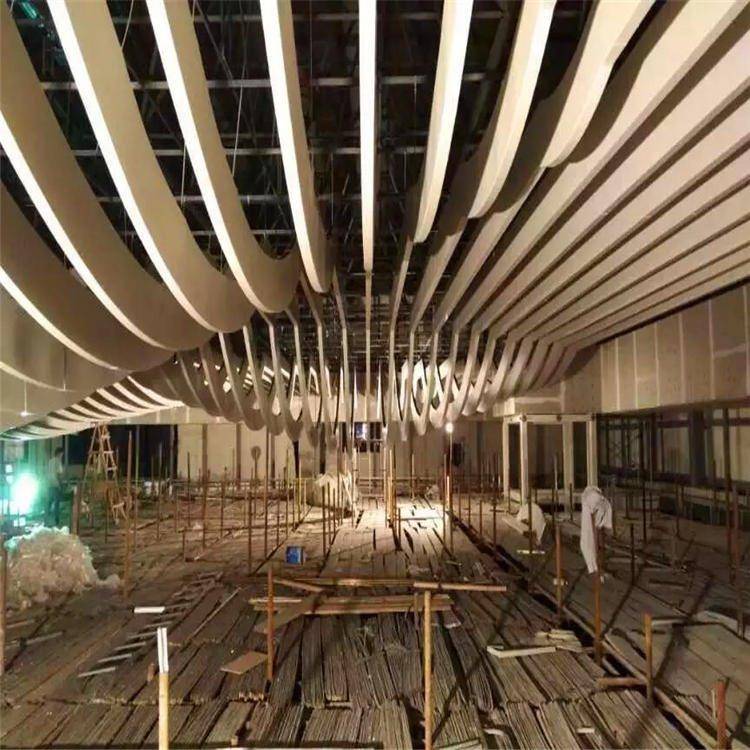 弧形异形造型吊顶铝方通定制鑫佰捷生产厂家