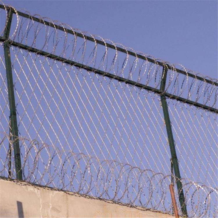 护栏网刀片刺绳网巡逻道金刚网墙304刀片刺绳