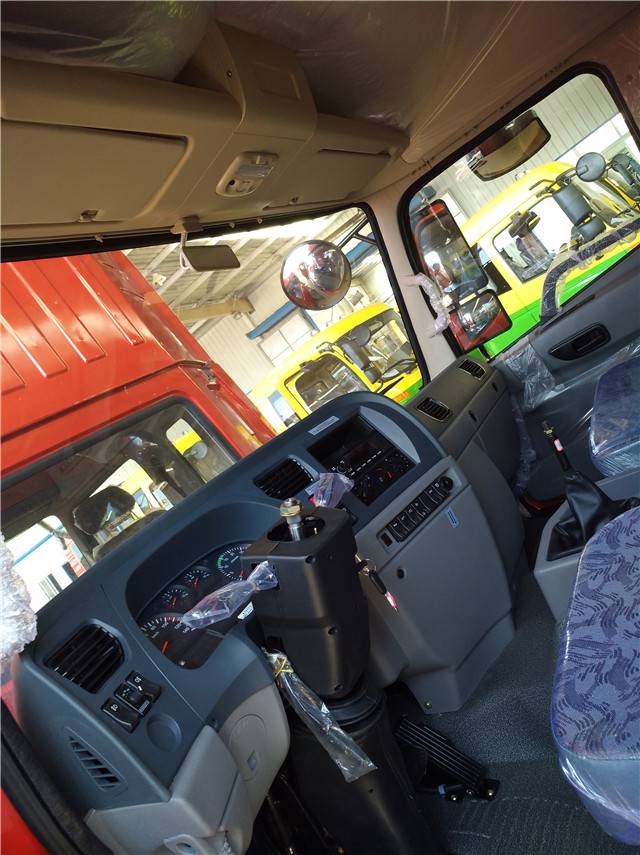 大运运驰驾驶室大运川交内饰图片