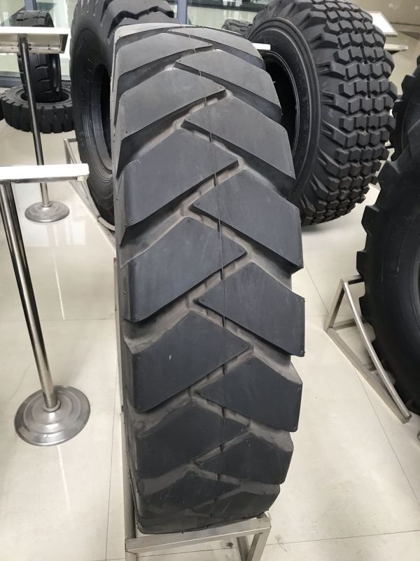 【猛力 山霸王1300-25宽体车尼龙轮胎 前进花纹 矿山花纹 1300-25轮胎
