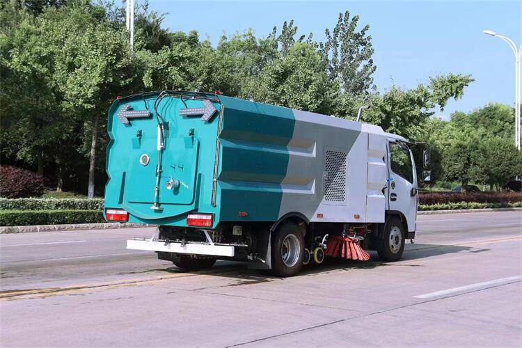 5吨东风福瑞卡柴油扫路车5立方东风福瑞卡干式吸尘车绍兴全封闭式扫地