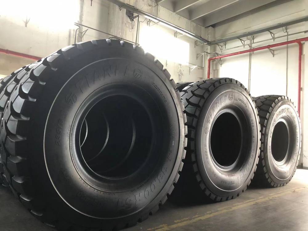 天力轮胎2700r49自卸车工程车胎全钢丝子真空tue402