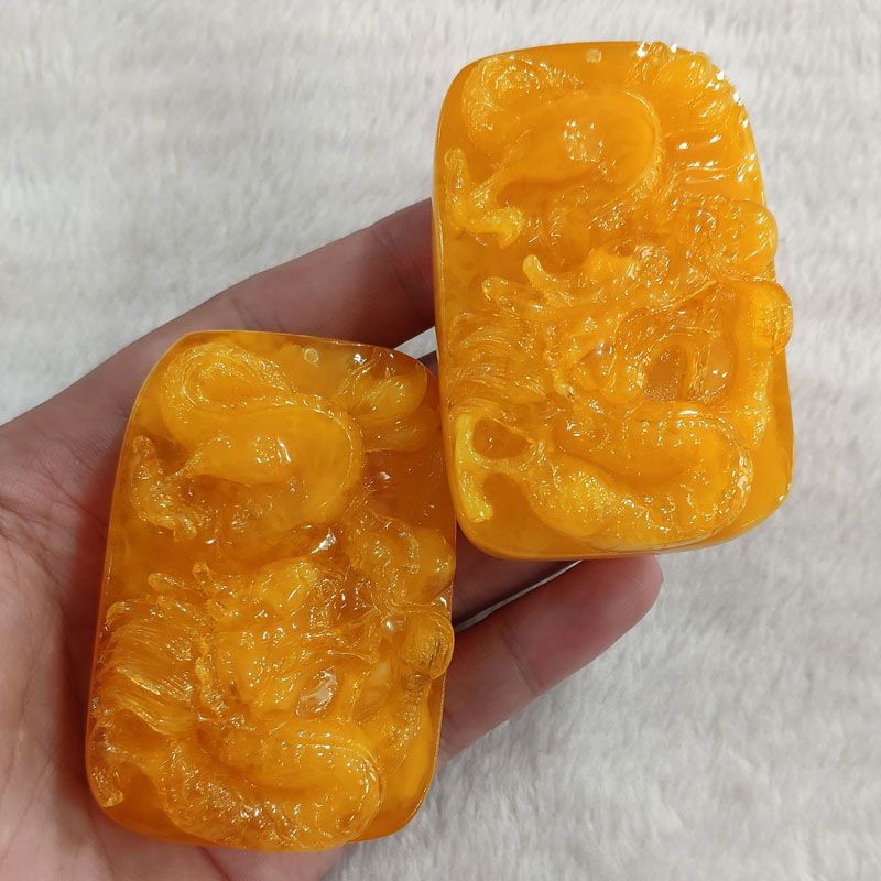 二代人造蜜蜡琥珀饰品吊坠人工琥珀旅游景点地摊展会产品义乌饰品批发