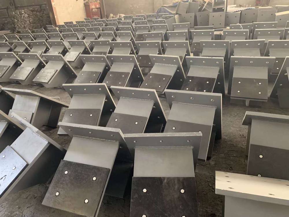 高铁防落梁挡块抗震挡块防震挡块热浸锌钢结构桥梁建筑配件q345