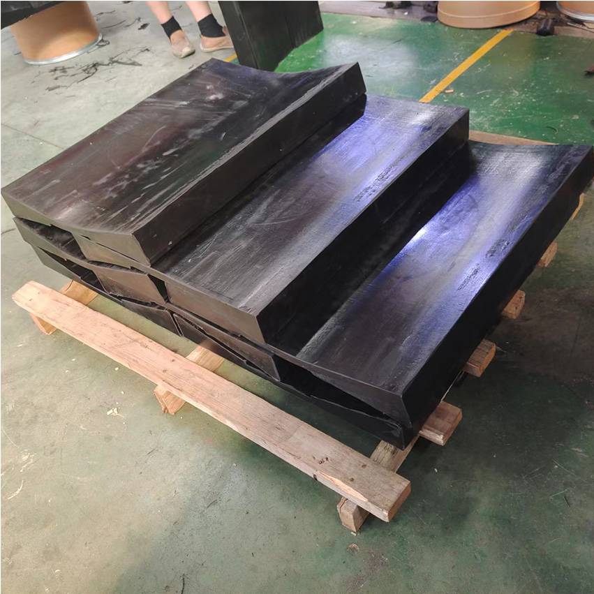 华科厂家供应v型橡胶鞍座钢卷橡胶垫片金属卷材固定底座