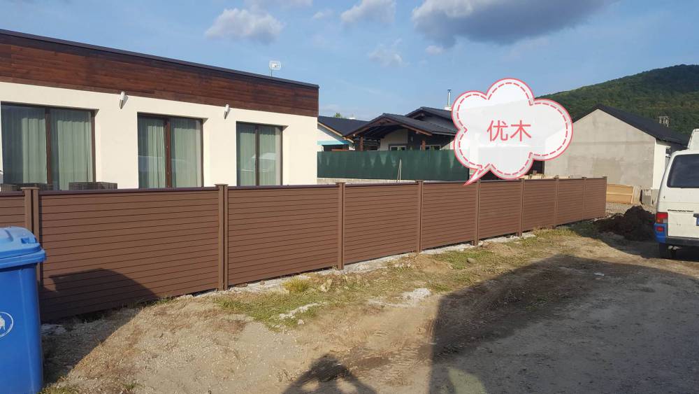 塑木围墙板户外园艺景观防风塑木护栏屏风围栏生产木塑镂空围栏