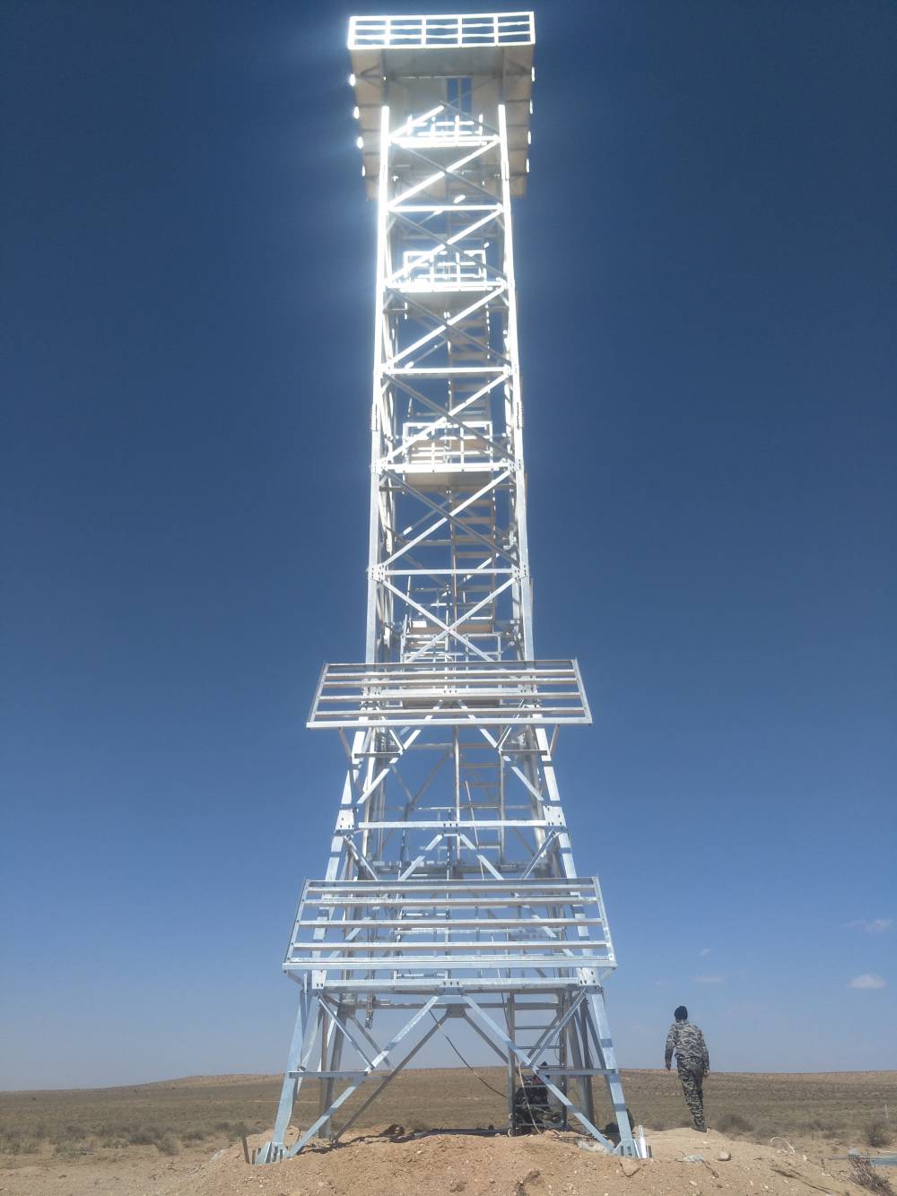 内蒙古鄂尔多斯市杭锦旗巴拉贡镇20米监控塔安装视频