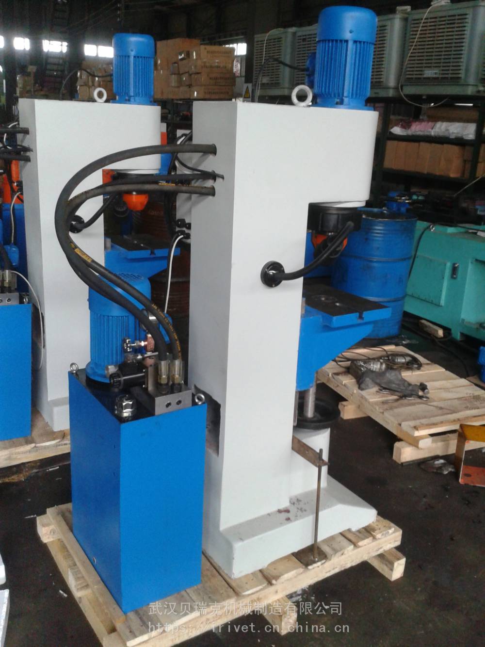 贝瑞克单臂数控铆接机c型臂程控铆钉机