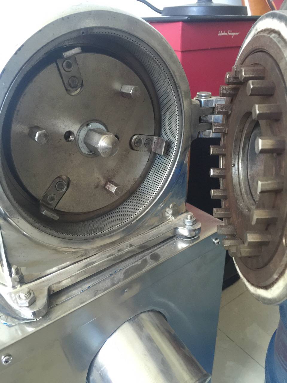 不锈钢齿盘药材粉碎机草药研磨机大米白糖电动磨粉机