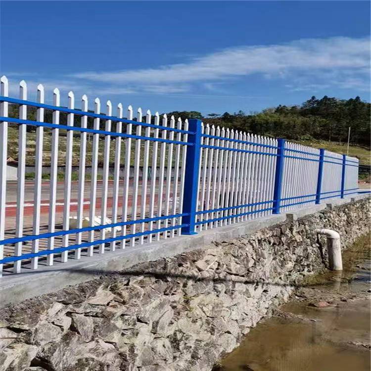 铁艺护栏可提供安装百色高速公路护栏网