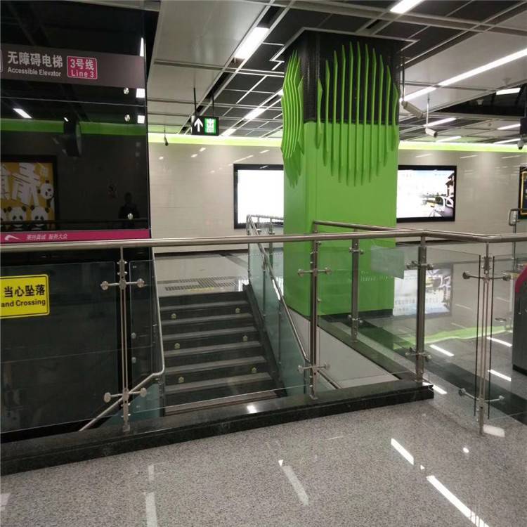 阳台 别墅 不锈钢立柱栏杆图片 304不锈钢立柱 图片