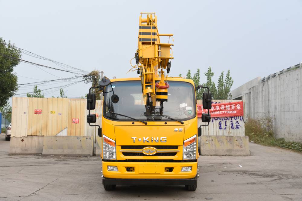 8吨唐骏汽车吊 货物移动使用起重机 四通工程机械供应