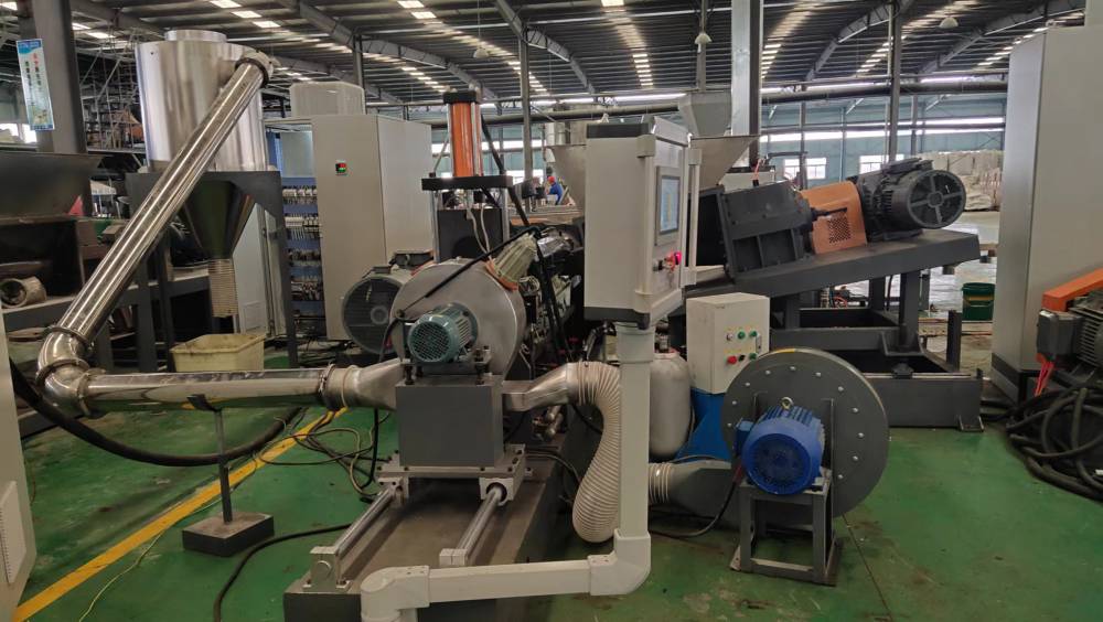 pla生物降解颗粒原料加工_生物降解塑料造粒机00:50双阶热切造粒机_低