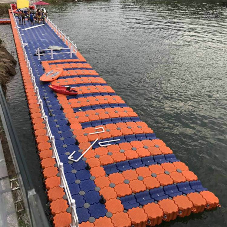 水上浮桥塑料浮筒水上浮动码头摩托艇游艇码头泊位水上漂浮平台