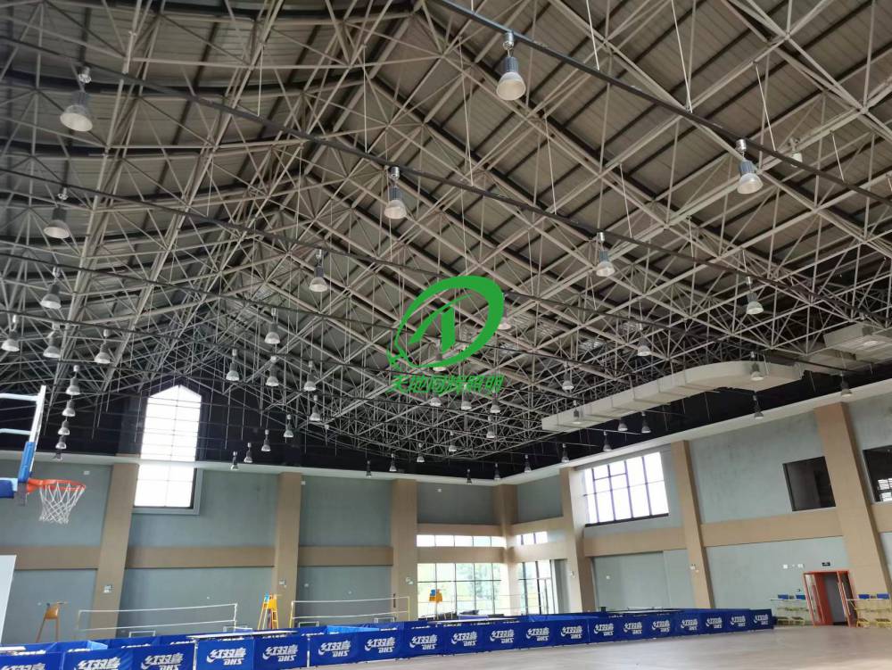 体育馆吊灯安装|一般体育馆天棚灯安装费多少钱一盏